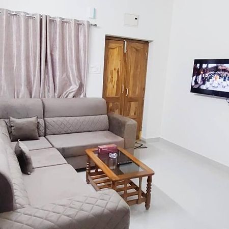 Servostay 2 Bhk Fully Furnished In Hafeezpet #301 Хайдарабад Экстерьер фото